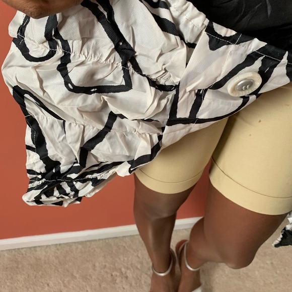 Yellow, white and black reversible jacket - Picture 8 of 8